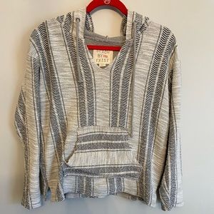 Beach by Exist hooded V-Neck